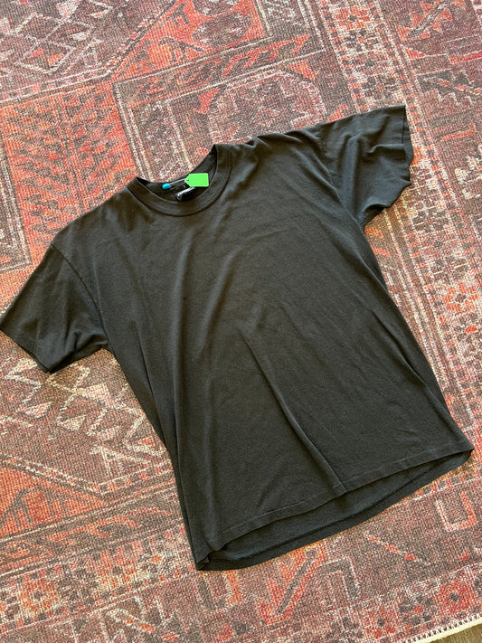 Vintage basic solid black tshirt