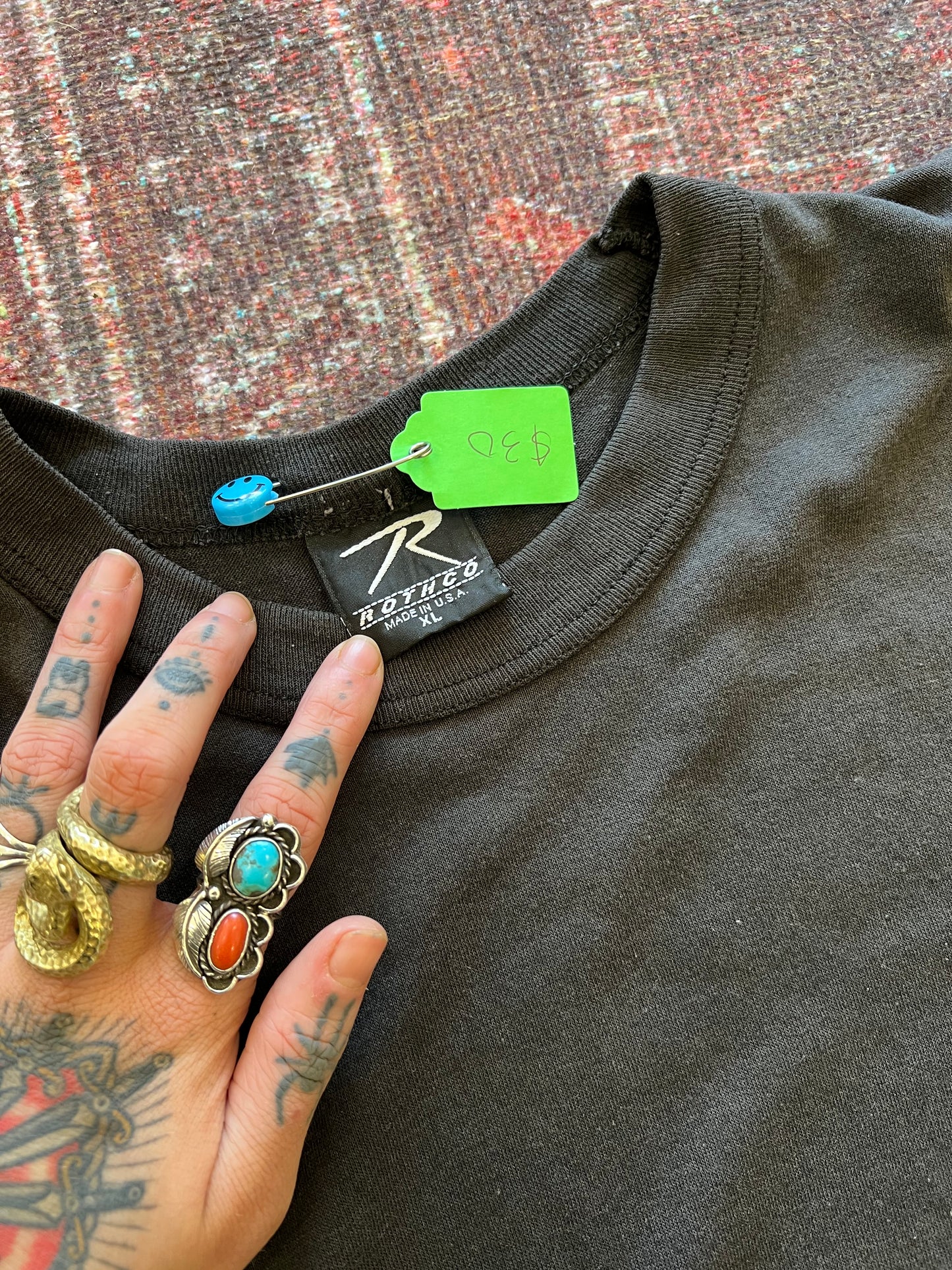 Vintage basic solid black tshirt